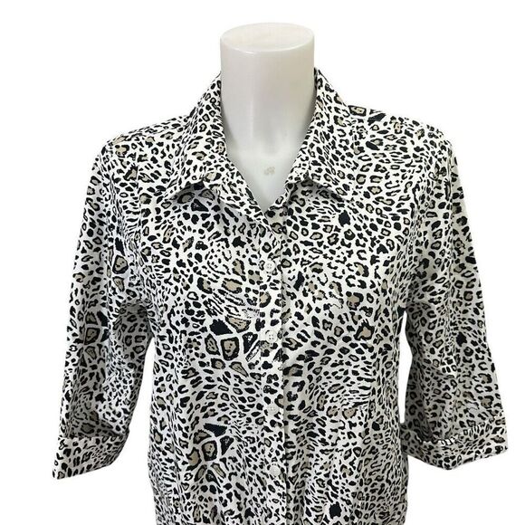 Chico’s Animal Print Button Down Tie front 3/4 Sleeve Top Wrinkle Resistant Sz S - Picture 2 of 9